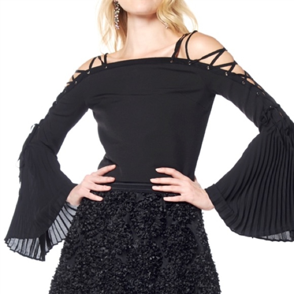 Gracia Black Off-Shoulder Blouse